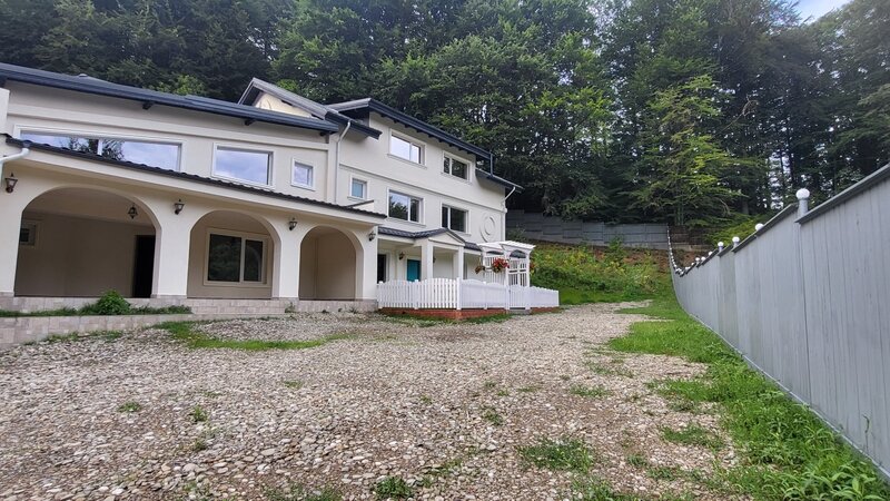 Maneciu, statiunea Cheia Prahova, apartament in vila la munte