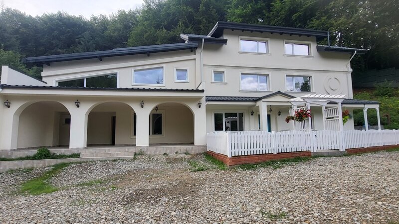 Maneciu, statiunea Cheia Prahova, apartament in vila la munte